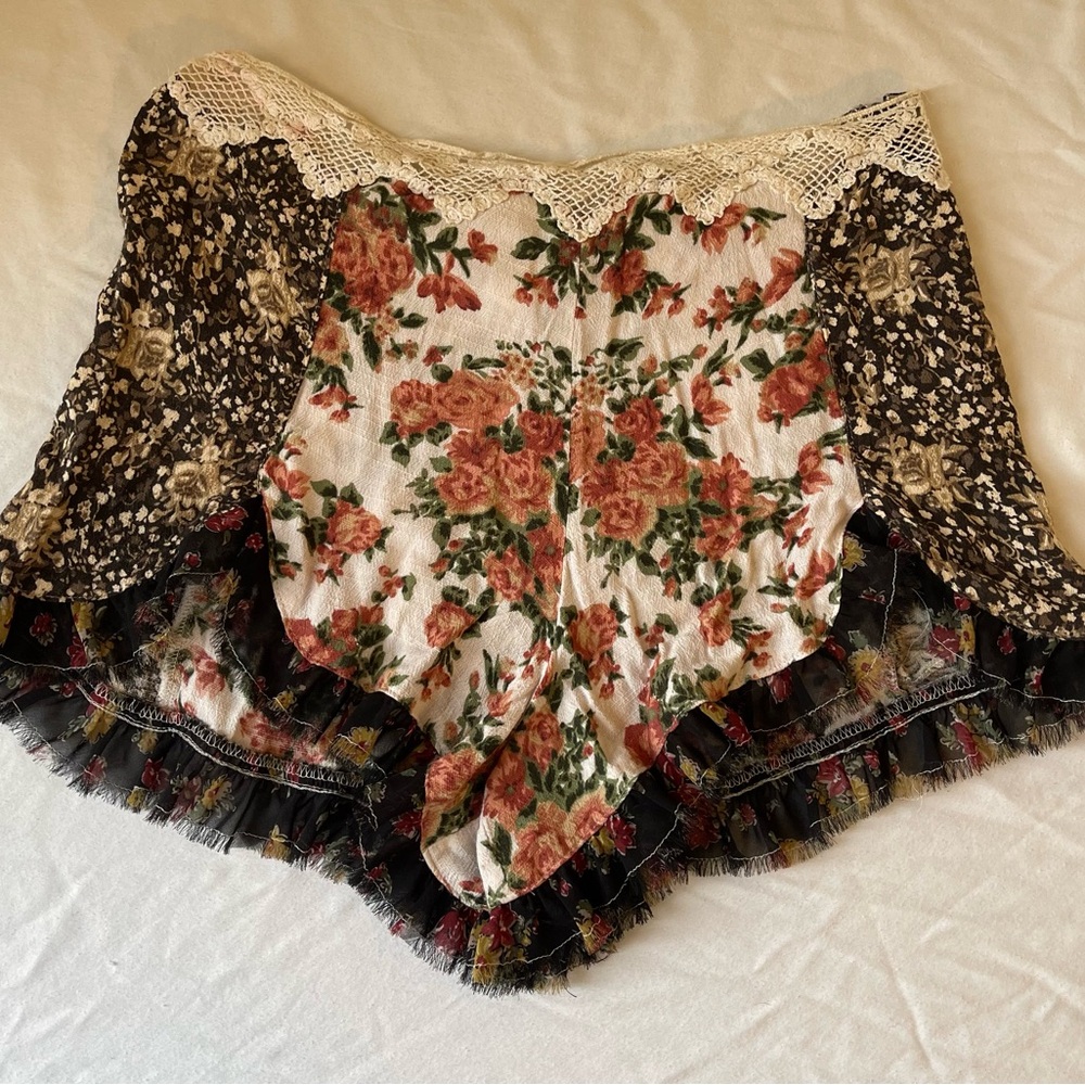 Free People Size 2 Flutter Shorts